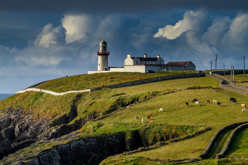 lighthouse-2542726_960_720.jpg